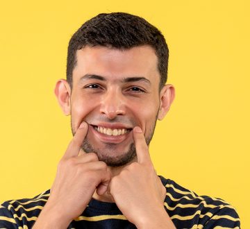 Brushing Every Day but Teeth Still Yellow? Discover the Causes